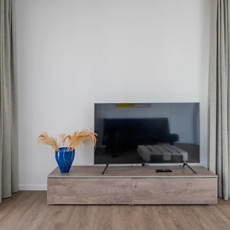 Modern Old Town Apartment *